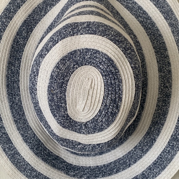 Beach Hat - Picture 3 of 6